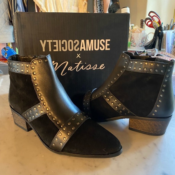 Amuse Society Shoes - Amuse Society x Matisse Sorrento Black Booties